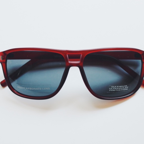 Accessories - NWOT sunglasses.